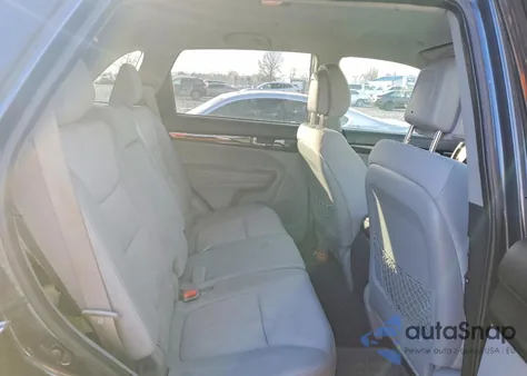 2011 Kia Sorento Base z USA, uszkodzony, nr VIN 5XYKT3A12BG120002